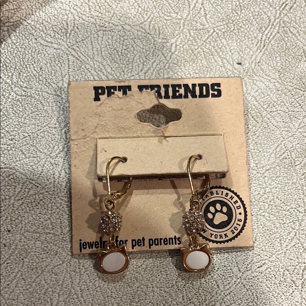Pet friends cat head dangling earrings